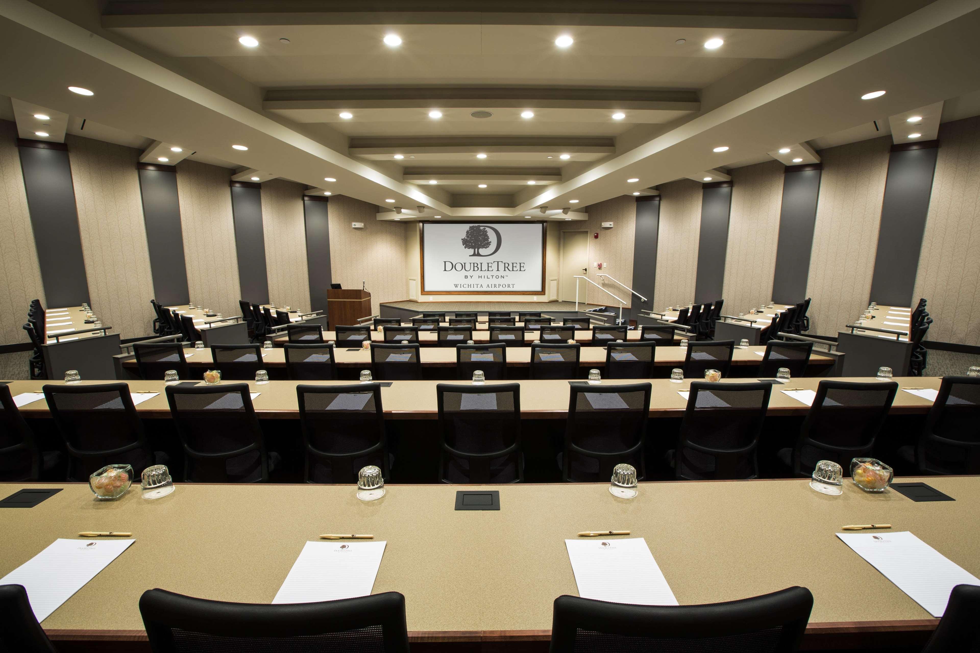 Doubletree By Hilton Wichita Airport Hotel Afaceri foto