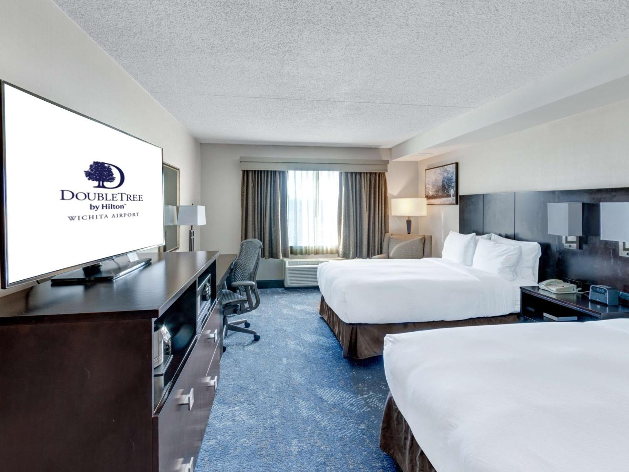 Doubletree By Hilton Wichita Airport Hotel Exterior foto